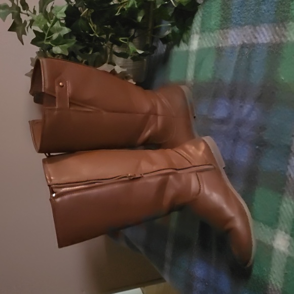 Brown mid calf childrens boots - Picture 2 of 3